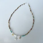 collar inspirado en el mar con piedras naturales