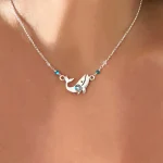 colgante ballena calado a mano