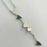collar corbata de corazones en plata