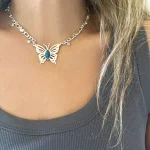 joya artesanal con apatita azul