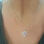 collar nudo luz plata 950