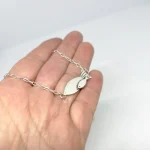 colgante pez con diseño simbólico