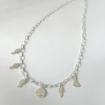 collar ajustable con colgantes de plata