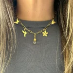 collar con colgantes hechos a mano