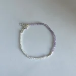 Pulsera artesanal con cuarzo cristal y amatista