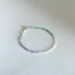 Pulsera hecha a mano con amatista, amazonita y cuarzo cristal