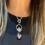 colgante hecho a mano con fluorita punta y amatista