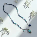 collar delicado con piedras naturales