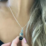 Joyería hecha a mano con esfera giratoria en plata