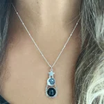 Accesorio de plata envejecida con piedra giratoria