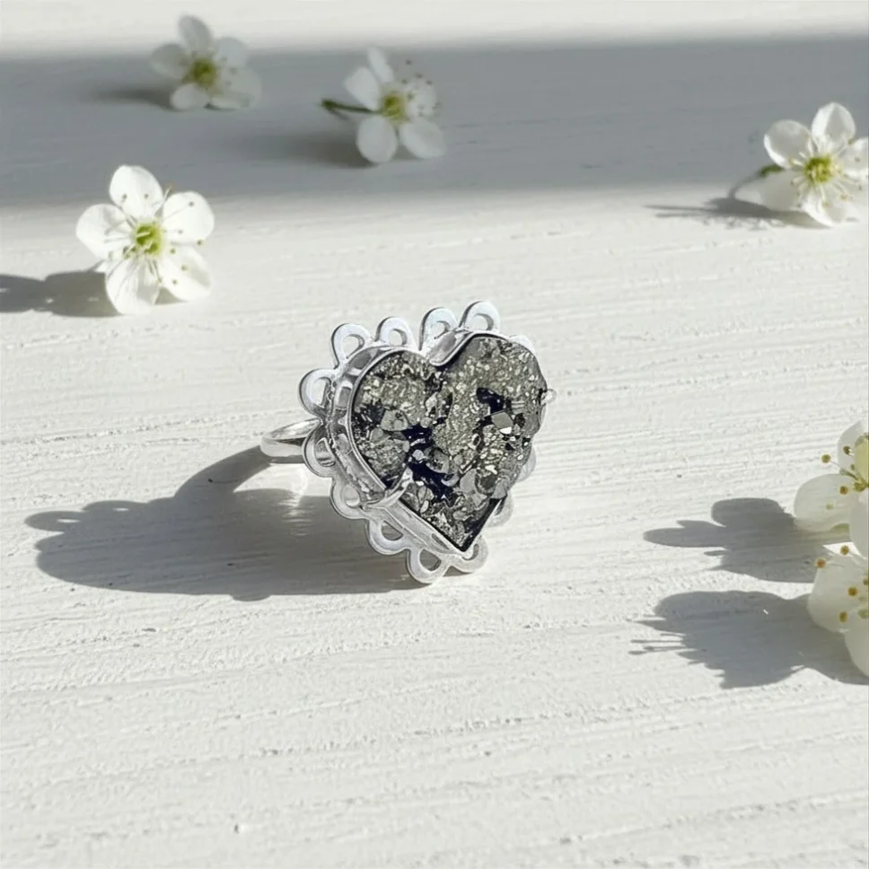 anillo corazón de abundancia pirita