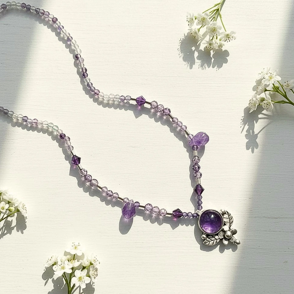 Collar hippie chic con amatistas y colgante hecho a mano