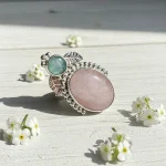 Anillo con cuarzo rosa natural
