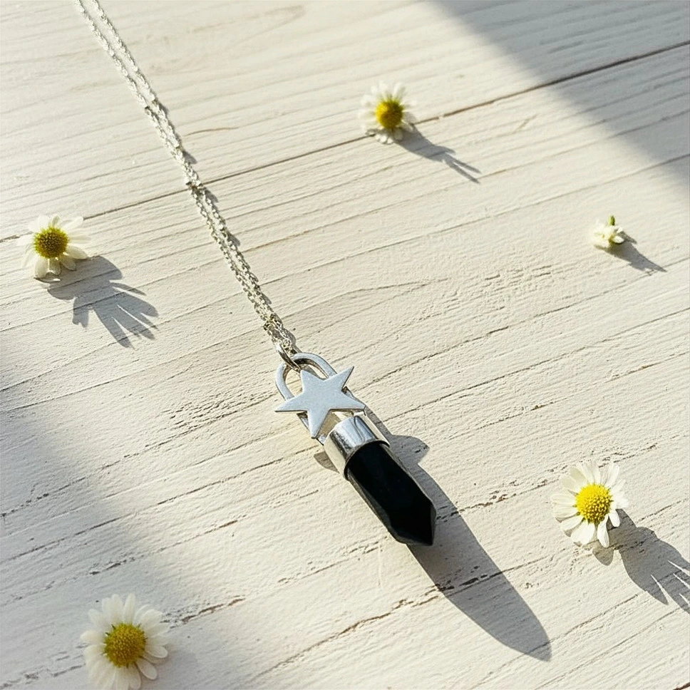 Collar celestial con punta de ónix y cadena de plata incluida