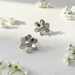 Aros Analía de plata con diseño de flores caladas