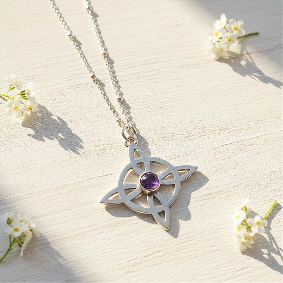 Colgante nudo de bruja con amatista natural