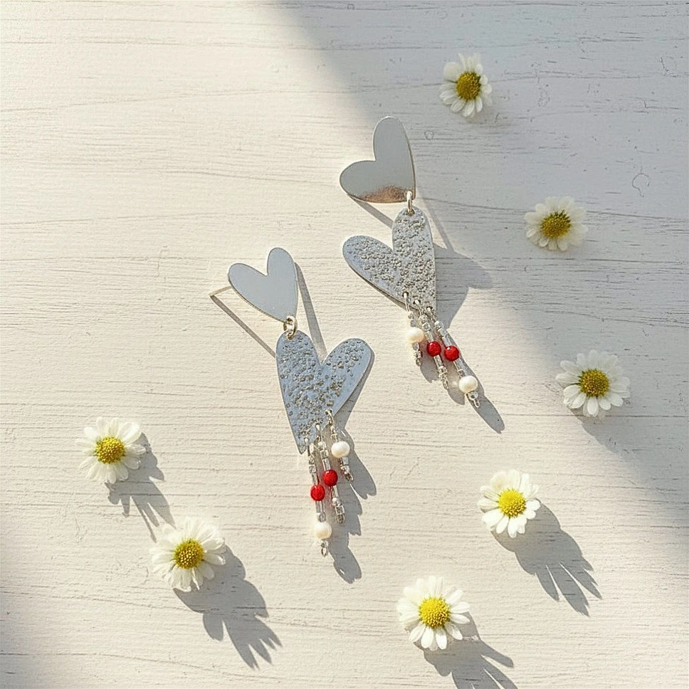 Aros de plata con corazón y perlas colgantes