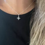 collar simbólico nudo de bruja protección energética plata