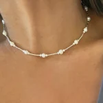 collar fino de perlas naturales estilo minimalista y delicado