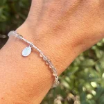 pulsera femenina con labradorita natural y virgen de los rayos