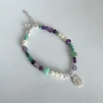 Joya artesanal femenina con piedras naturales y colgante religioso plata 950 colección Divinity