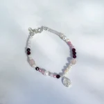 Pulsera de piedras naturales rojas y rosadas con simbolismo religioso plata 950 Pilar Segura Orfebre