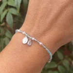 pulsera artesanal con topacio aguamarina perlas y medalla virgen de los rayos