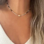 collar delicado con piedra luna turmalina negra y estrella central