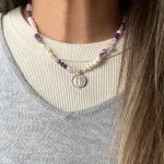 Collar con cuarzo rosa, amatista y perlas para mujer con medalla de plata a elección Chile