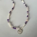 Collar María Ensueño con piedras naturales y colgante religioso en plata 950 hecho a mano Chile