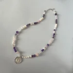 Collar artesanal con cuarzo rosa, amatista y perlas con medalla de plata 950 - Pilar Segura Orfebre