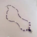 Collar Ana Inés Amatista hecho a mano con amatistas, perlas naturales y plata 950 Chile