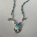 Collar con larimar natural, lapislázuli y perlas cultivadas, terminación plata 950 - Pilar Segura Orfebre