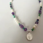 Collar artesanal con amazonita, amatista y perlas con medalla de plata 950 - Pilar Segura Orfebre