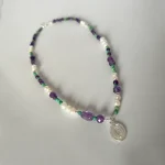 Collar María Gracia con piedras naturales y colgante religioso en plata 950 hecho a mano Chile