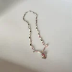 Collar único con rodocrosita natural y turmalinas, hojas y flor caladas a mano en plata 950