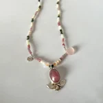 Collar de piedras naturales rosadas y multicolor con colgante floral de plata 950 - Pilar Segura Orfebre
