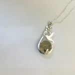 Colgante colibrí con esfera de cuarzo fumé natural giratoria y cristal Swarovski certificado plata 950