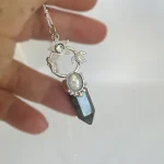 Talismán con piedras naturales labradorita y piedra luna, tortuga y caballito de mar calados plata 950