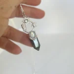 Joya artesanal femenina con labradorita natural y piedra luna en plata 950 hecha a mano - Pilar Segura Orfebre