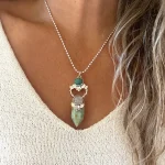 Colgante de autor con amazonita natural, cuarzo rosa y crisoprasa engarzados en plata 950 Chile