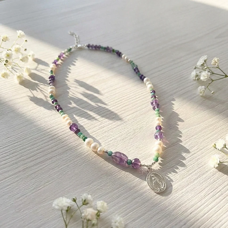 Collar femenino con amazonita, amatista y perlas cultivadas colgante religioso plata a elección Chile