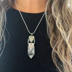 Colgante Corazón de Prosperidad con pirita natural, cuarzo cristal y cuarzo rosa en plata 950 Chile