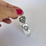 Talismán con piedras naturales de prosperidad pirita y cuarzo cristal en plata 950 hecho a mano Chile