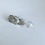 Colgante con corazón de pirita natural y punta de cuarzo cristal diseñado a mano en plata 950 Chile
