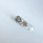 Talismán artesanal Corazón de Prosperidad con pirita y cuarzo cristal plata 950 Pilar Segura Orfebre