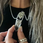 Joya artesanal femenina con pirita, cuarzo cristal y cuarzo rosa en plata 950 hecha a mano Chile