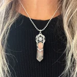 Talismán artesanal con cuarzo rutilado y piedra sol natural en plata 950 con mandala calado - Pilar Segura Orfebre