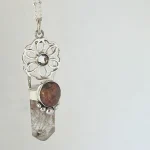 Colgante de autor con cuarzo rutilado natural, piedra sol y cristal Swarovski certificado plata 950