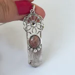Talismán con piedras naturales cuarzo rutilado y piedra sol, mándala calado en plata 950 Chile